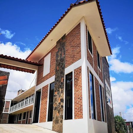 Hotel Tlatoani Чигнауапан Екстериор снимка