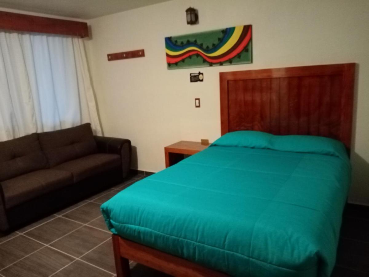 Hotel Tlatoani Чигнауапан Екстериор снимка