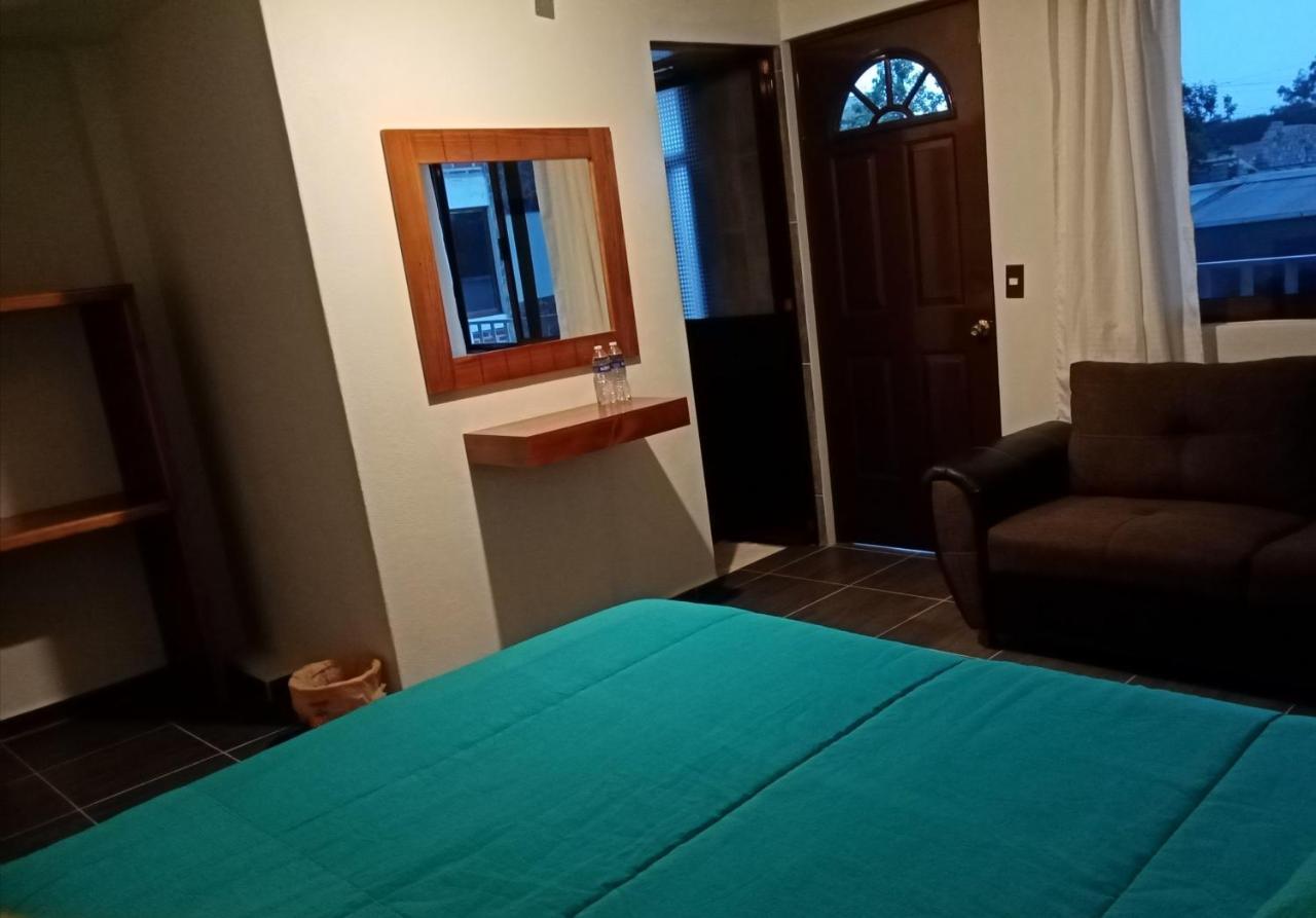 Hotel Tlatoani Чигнауапан Екстериор снимка